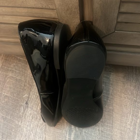 LIKE NEW!!! IN BOX!!!
Patent black Tory Burch ballet flats - Picture 4 of 5